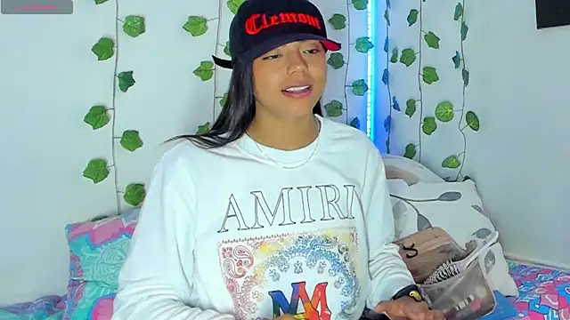 BarbieHotLaura online show from January 18, 1:30 am