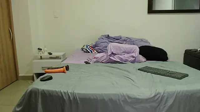 AnnieRoss69 online show from February 11, 11:32 am