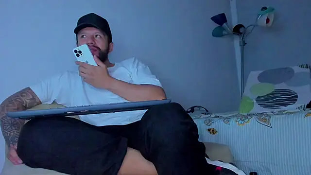 Snapshot of ToonyDee chatting on March 23, 5:10 am ToonyDee online show from March 23, 5:10 am