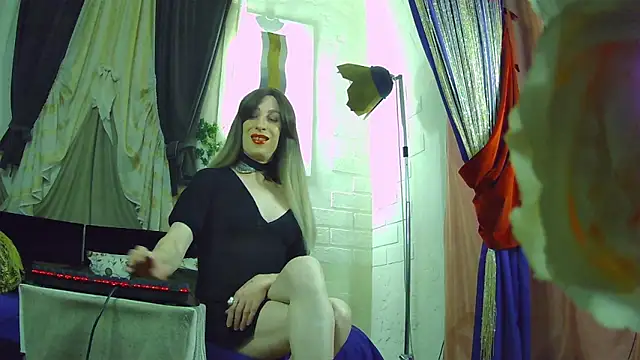 Snapshot of Mary_Loon chatting on November 3, 10:27 am Mary Loon online show from November 3, 10:27 am