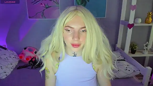 Snapshot of AnneTenet chatting on December 14, 7:29 am AnneTenet online show from December 14, 7:29 am