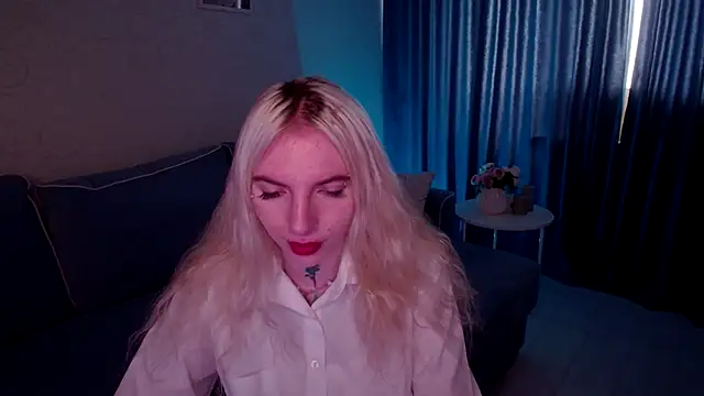 Snapshot of AnneTenet chatting on September 18, 9:11 am AnneTenet online show from September 18, 9:11 am