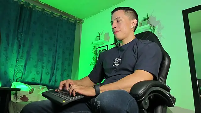 ThomsEvery  online show from October 16, 1:06 am