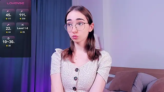 Snapshot of PollyBeev chatting on January 17, 11:06 am PollyBeev online show from January 17, 11:06 am