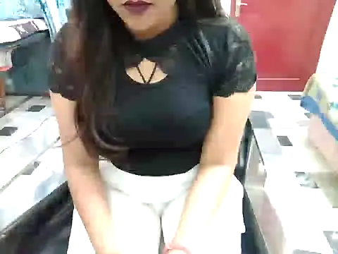 Snapshot of aarushi_sharmaa chatting on January 29, 6:54 am aarushi sharmaa online show from January 29, 6:54 am