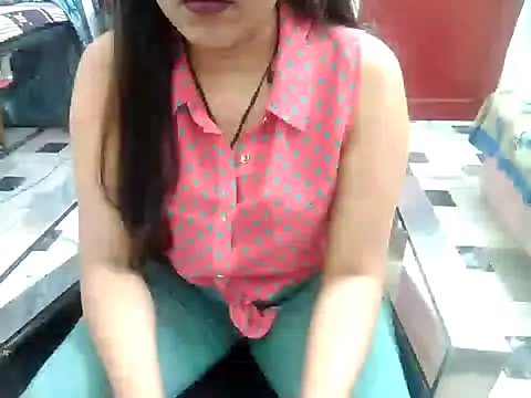 Snapshot of aarushi_sharmaa chatting on February 1, 5:47 pm aarushi sharmaa online show from February 1, 5:47 pm