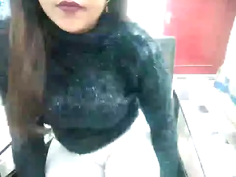 Snapshot of aarushi_sharmaa chatting on February 3, 5:18 am aarushi sharmaa online show from February 3, 5:18 am