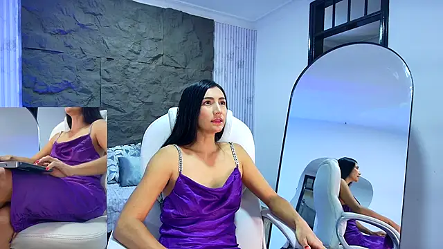 coniie jhons online show from December 21, 11:50 am