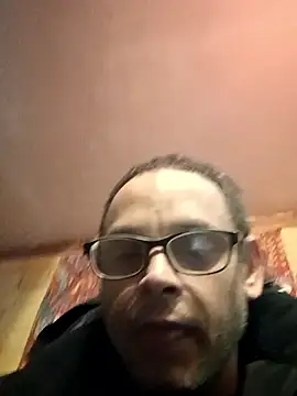 Snapshot of Buffshagswell chatting on December 4, 11:52 am Buffshagswell online show from December 4, 11:52 am