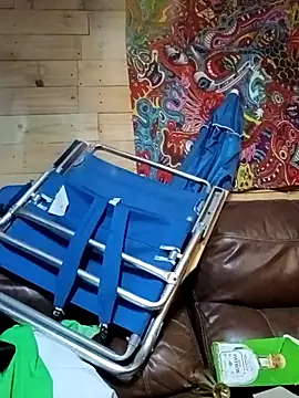 Snapshot of Buffshagswell chatting on December 5, 2:20 am Buffshagswell online show from December 5, 2:20 am