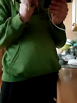 Snapshot of Wishes813 chatting on March 1, 2:08 pm Wishes813 online show from March 1, 2:08 pm