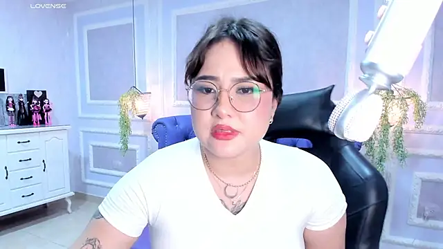 Snapshot of AHRI_LEE chatting on February 12, 8:16 am AHRI LEE online show from February 12, 8:16 am