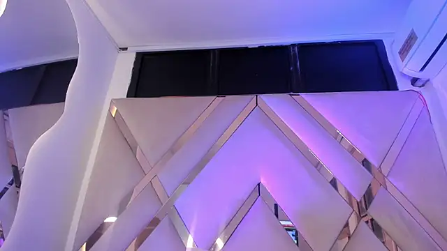 ninaht online show from February 5, 3:13 am