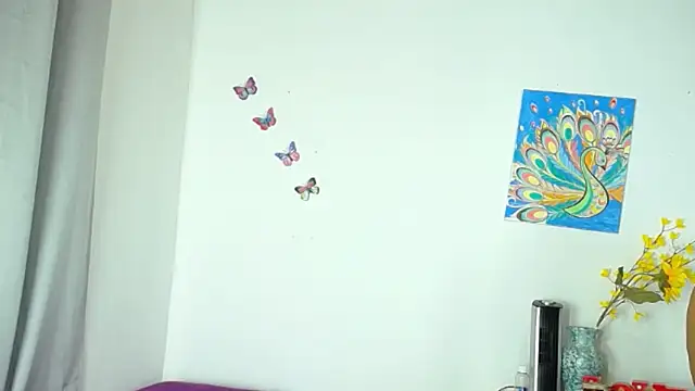 Snapshot of Madison__12 chatting on December 7, 1:25 am Madison 12 online show from December 7, 1:25 am