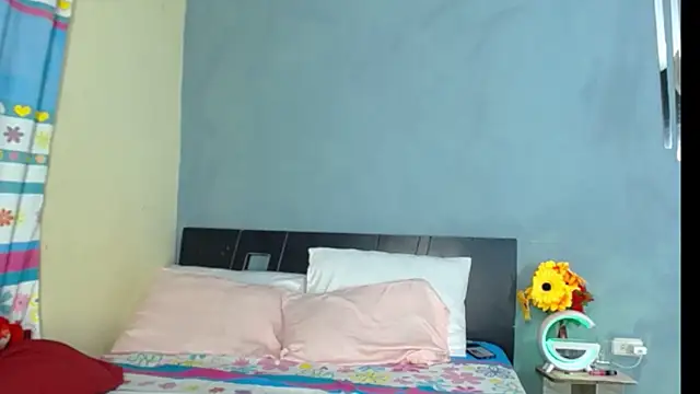 Snapshot of Madison__12 chatting on February 8, 11:13 pm Madison 12 online show from February 8, 11:13 pm