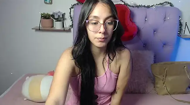 Snapshot of Freyja_01 chatting on February 7, 9:37 pm Freyja 01 online show from February 7, 9:37 pm