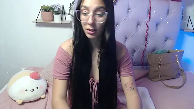 Snapshot of Freyja_01 chatting on February 8, 9:46 pm Freyja 01 online show from February 8, 9:46 pm