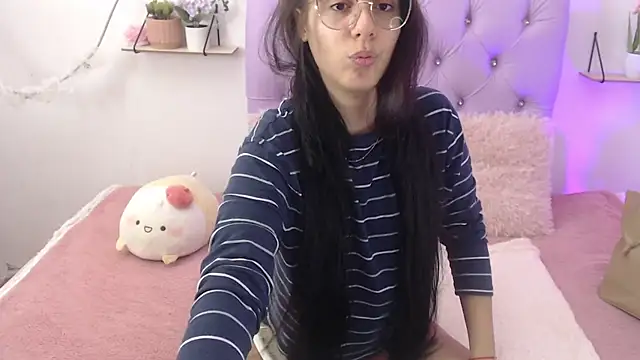 Snapshot of Freyja_01 chatting on March 21, 9:23 pm Freyja 01 online show from March 21, 9:23 pm