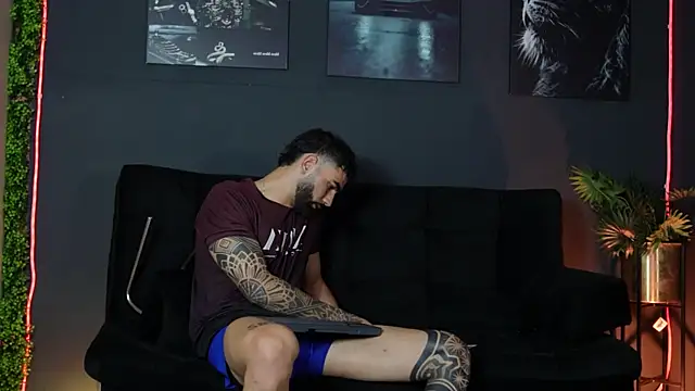 Austin bolt online show from December 3, 2:41 am