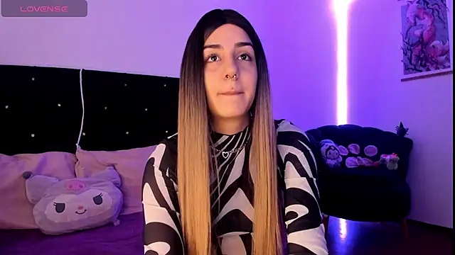 Snapshot of Alice_woodville chatting on December 1, 6:52 pm Alice woodville online show from December 1, 6:52 pm