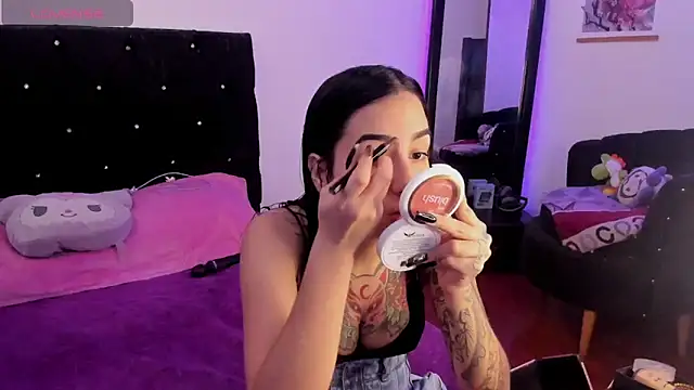 Snapshot of Alice_woodville chatting on January 22, 5:28 pm Alice woodville online show from January 22, 5:28 pm