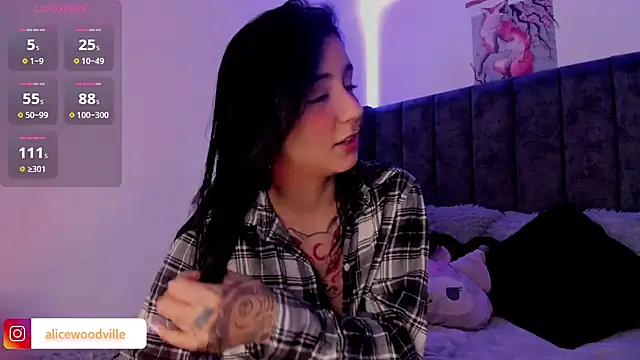 Snapshot of Alice_woodville chatting on February 20, 4:14 pm Alice woodville online show from February 20, 4:14 pm