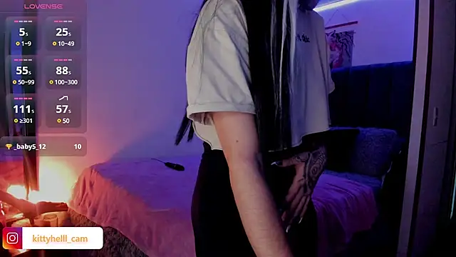 Snapshot of Alice_woodville chatting on March 8, 4:39 pm Alice woodville online show from March 8, 4:39 pm