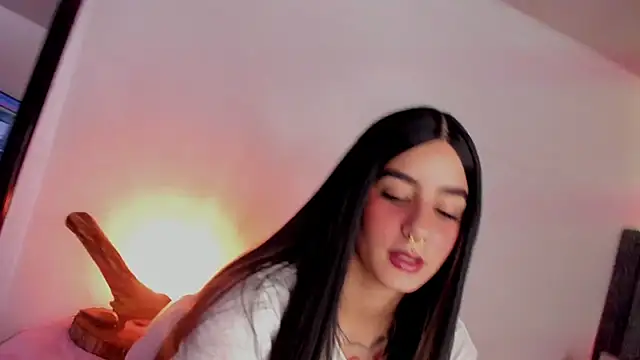 Snapshot of Alice_woodville chatting on March 9, 6:11 pm Alice woodville online show from March 9, 6:11 pm