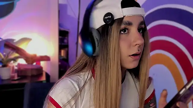 Snapshot of Alice_woodville chatting on September 11, 8:53 pm Alice woodville online show from September 11, 8:53 pm