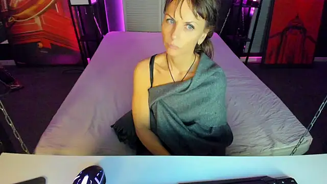 Elizabe th online show from January 29, 9:17 pm