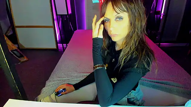 Elizabe th online show from February 18, 4:26 pm