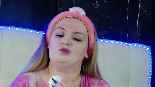 MelanieBrownn online show from April 12, 5:56 am