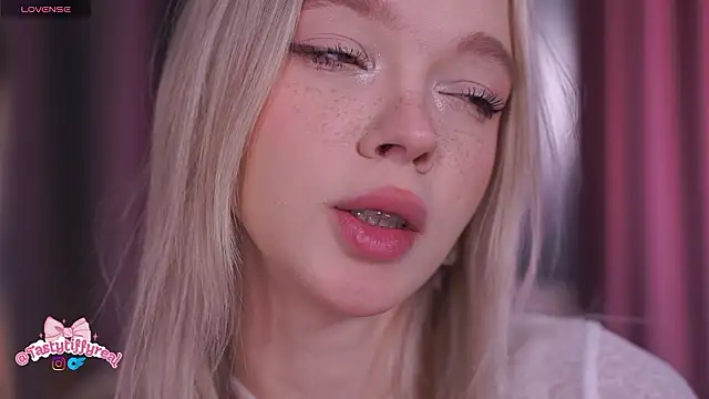  AlinaBailey online show from March 21, 8:19 am