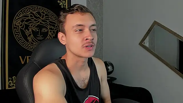 Snapshot of Desmon_Clark chatting on January 4, 8:48 pm Desmon Clark online show from January 4, 8:48 pm