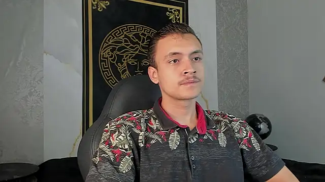 Snapshot of Desmon_Clark chatting on January 5, 6:02 am Desmon Clark online show from January 5, 6:02 am