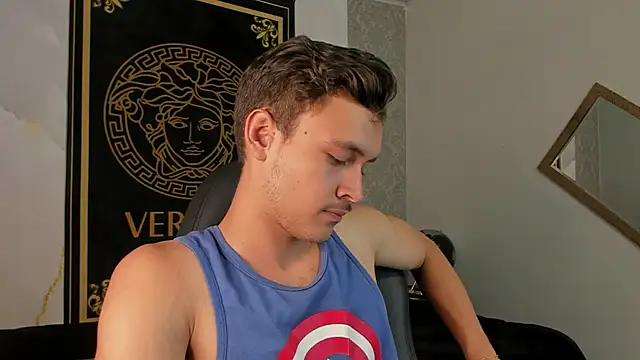 Snapshot of Desmon_Clark chatting on January 6, 11:20 pm Desmon Clark online show from January 6, 11:20 pm