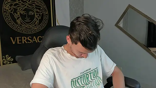 Snapshot of Desmon_Clark chatting on January 13, 4:50 am Desmon Clark online show from January 13, 4:50 am