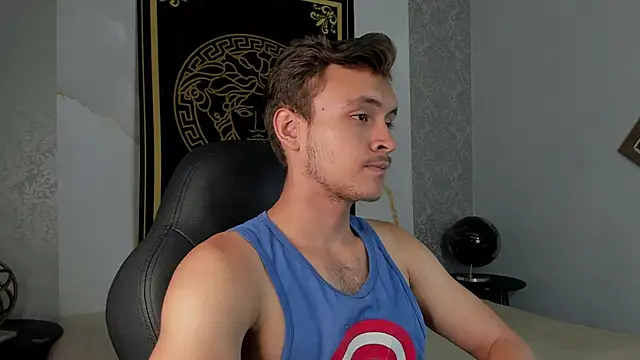 Snapshot of Desmon_Clark chatting on January 16, 10:02 pm Desmon Clark online show from January 16, 10:02 pm