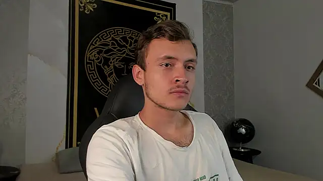 Snapshot of Desmon_Clark chatting on January 23, 9:29 pm Desmon Clark online show from January 23, 9:29 pm