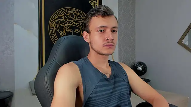 Snapshot of Desmon_Clark chatting on January 24, 9:15 pm Desmon Clark online show from January 24, 9:15 pm