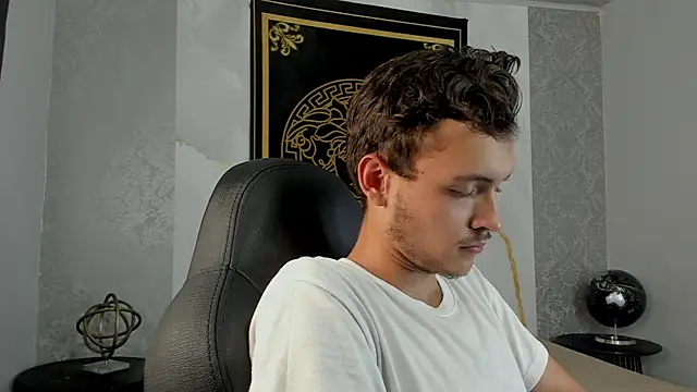 Snapshot of Desmon_Clark chatting on January 30, 1:22 am Desmon Clark online show from January 30, 1:22 am