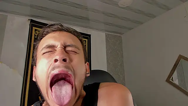 Snapshot of Desmon_Clark chatting on January 31, 10:52 pm Desmon Clark online show from January 31, 10:52 pm