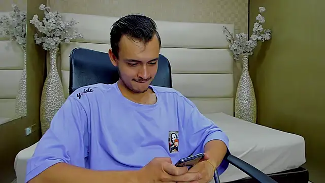 Snapshot of Desmon_Clark chatting on February 2, 7:14 pm Desmon Clark online show from February 2, 7:14 pm