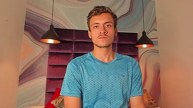 Snapshot of Desmon_Clark chatting on February 4, 6:57 am Desmon Clark online show from February 4, 6:57 am