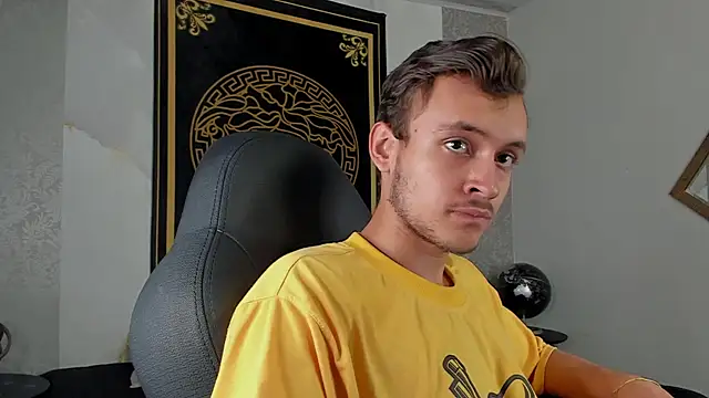 Snapshot of Desmon_Clark chatting on February 4, 9:41 pm Desmon Clark online show from February 4, 9:41 pm