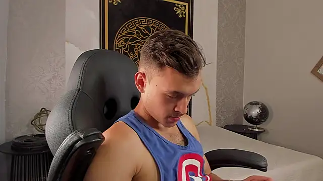 Snapshot of Desmon_Clark chatting on February 17, 11:31 pm Desmon Clark online show from February 17, 11:31 pm