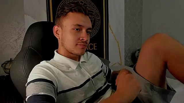 Snapshot of Desmon_Clark chatting on March 2, 10:48 pm Desmon Clark online show from March 2, 10:48 pm