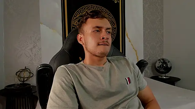 Snapshot of Desmon_Clark chatting on March 5, 12:05 am Desmon Clark online show from March 5, 12:05 am