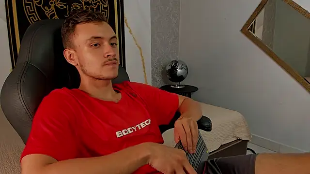 Snapshot of Desmon_Clark chatting on March 7, 1:42 am Desmon Clark online show from March 7, 1:42 am