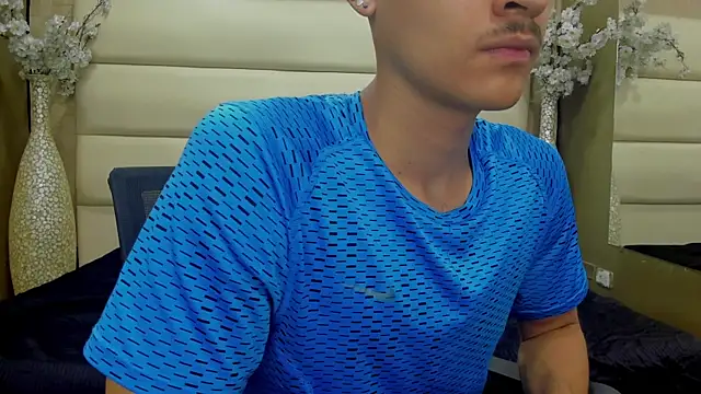 Snapshot of Desmon_Clark chatting on March 11, 4:10 am Desmon Clark online show from March 11, 4:10 am